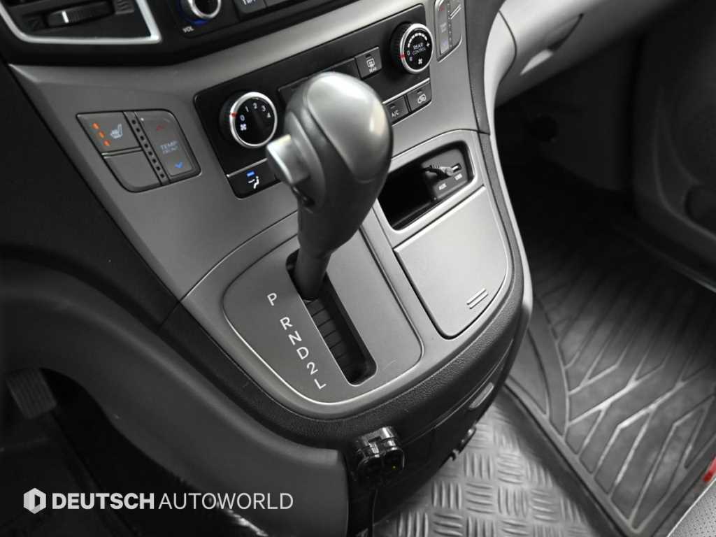 HYUNDAI Starex - Vista 9