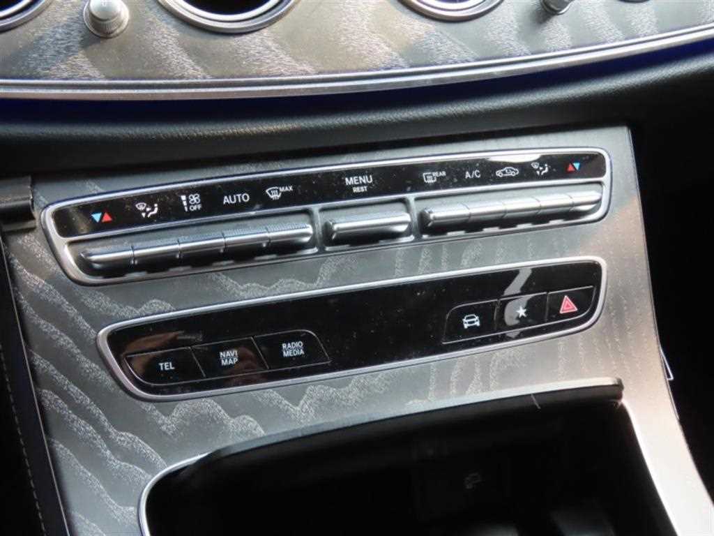 Mercedes Benz E class - Vista 7