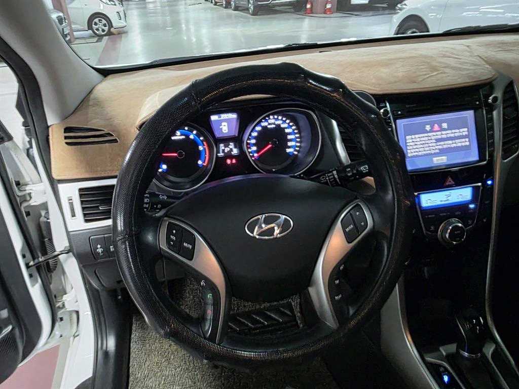 HYUNDAI i30 - Vista 12