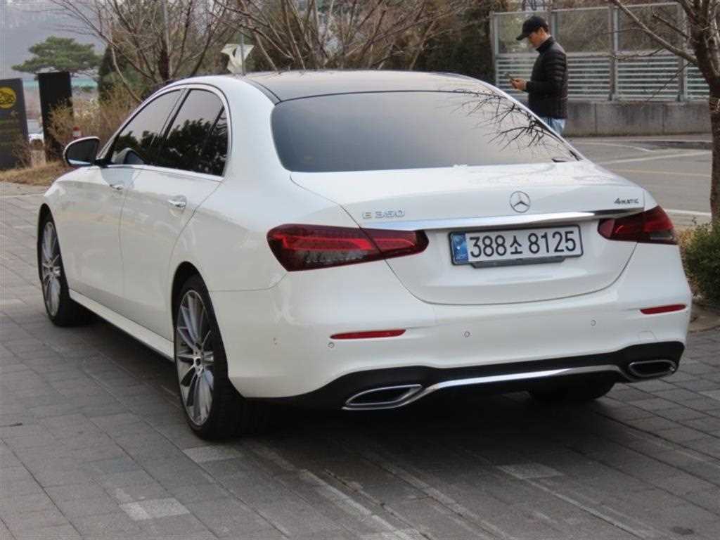 Mercedes Benz E class - Vista 4