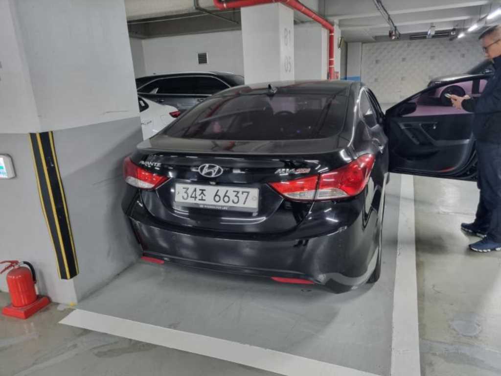 HYUNDAI Avante - Vista 3