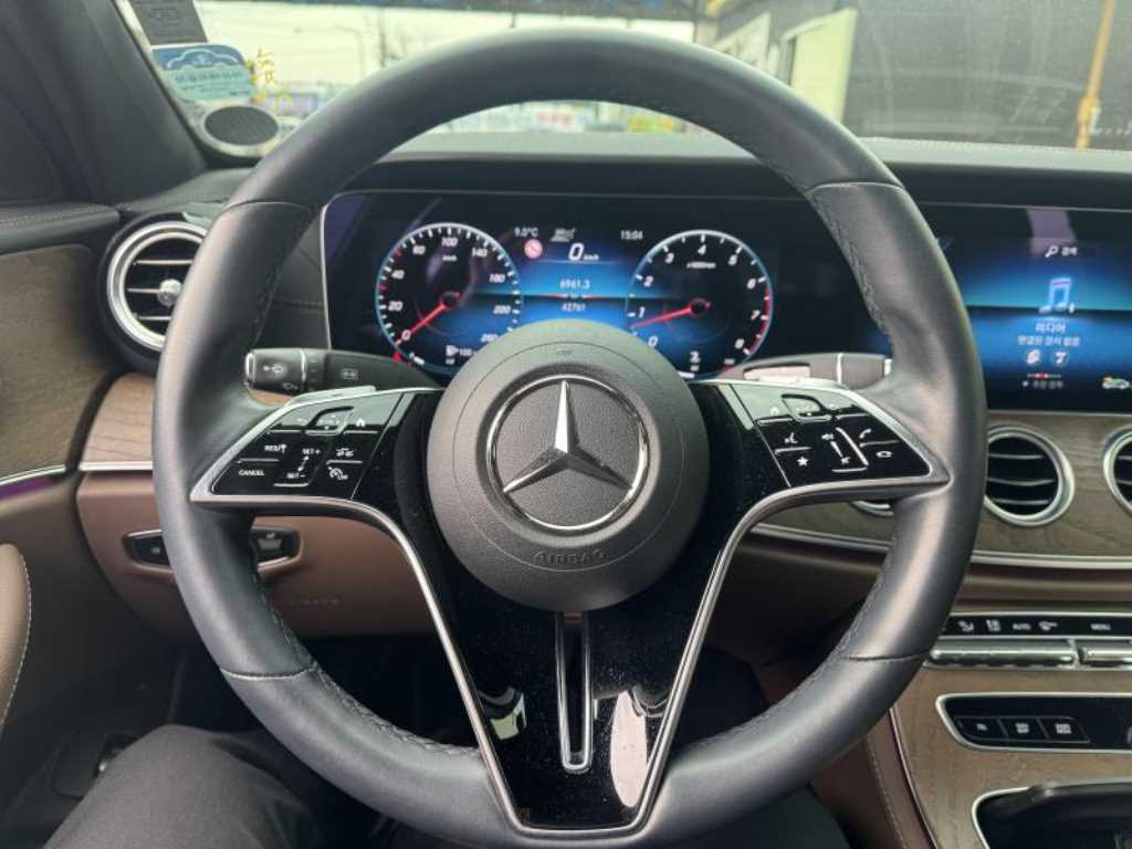 Mercedes Benz E class - Vista 10