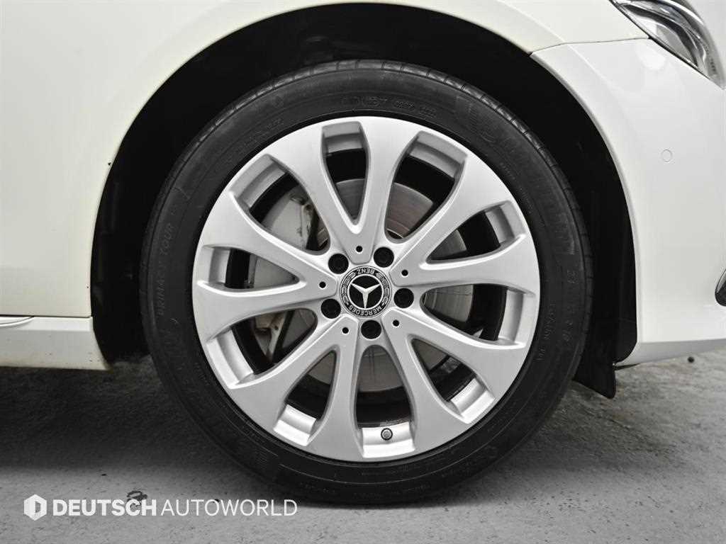 Mercedes Benz E class - Vista 5