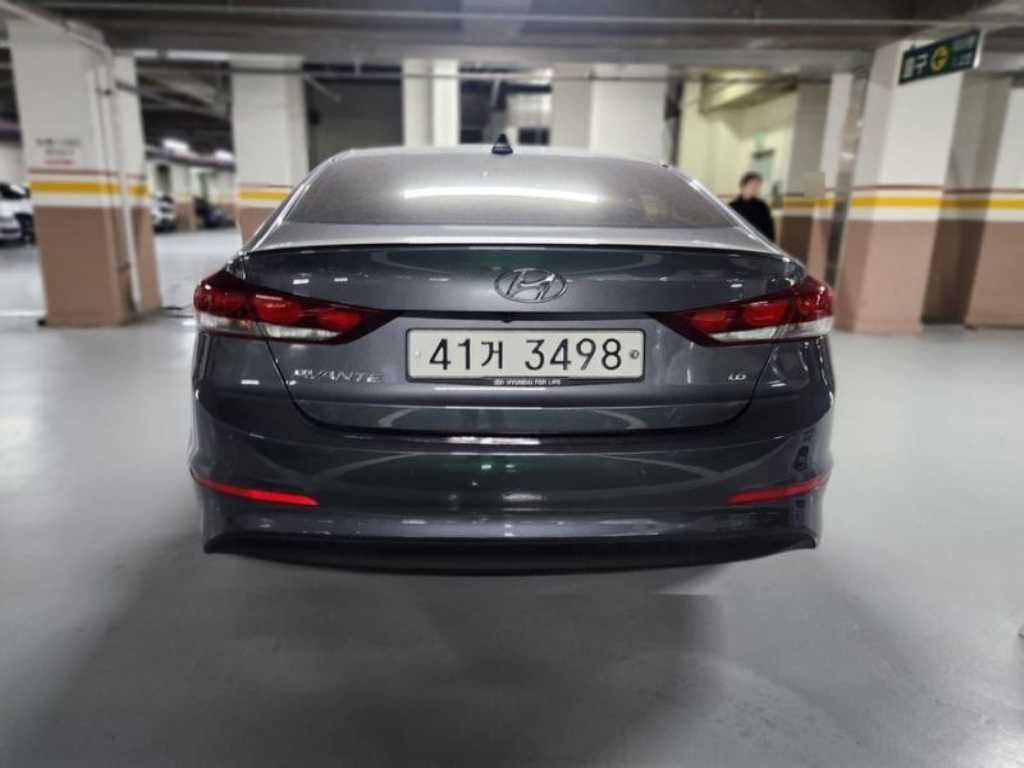 HYUNDAI Avante - Vista 5