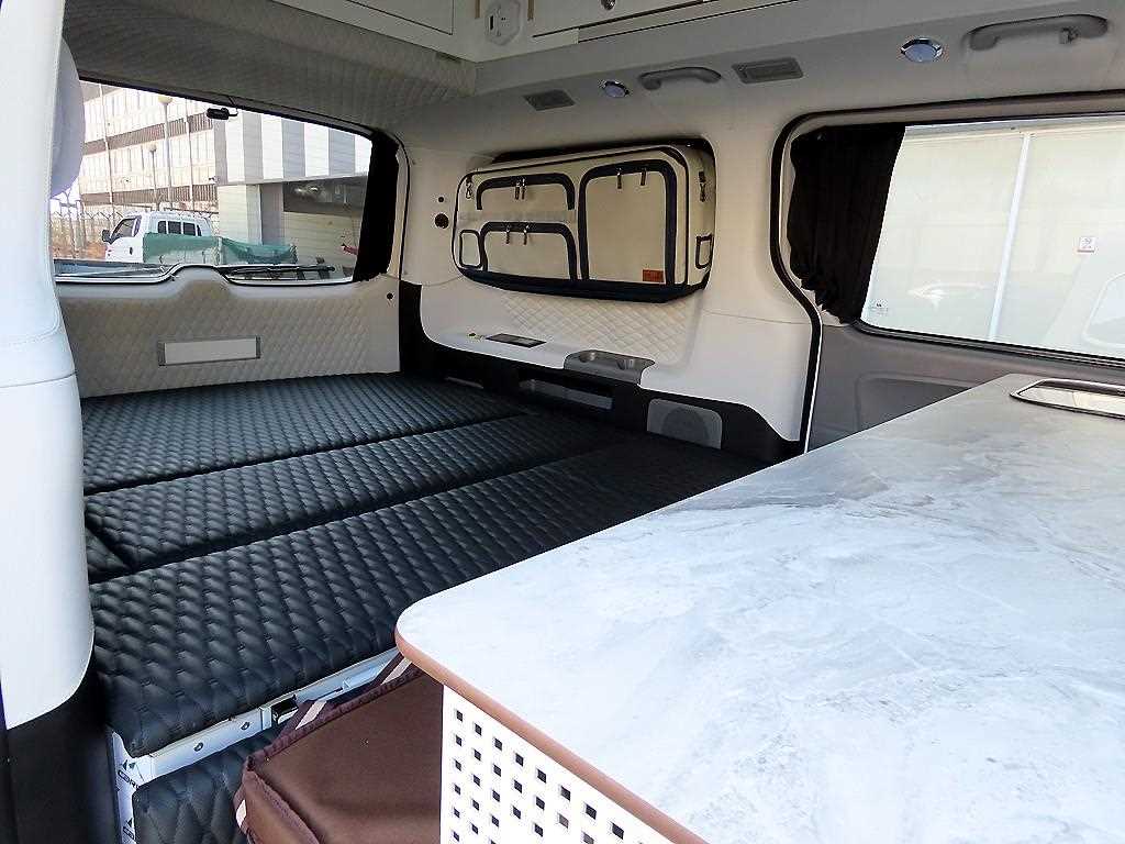 HYUNDAI Starex - Vista 7