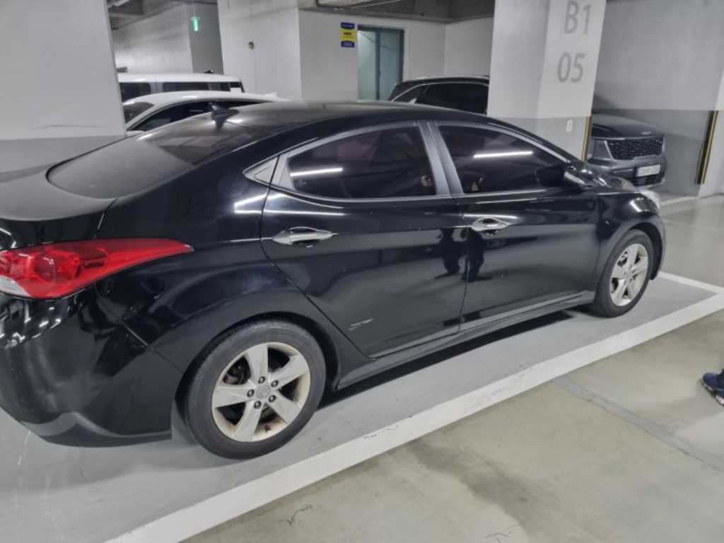 HYUNDAI Avante - Vista 2