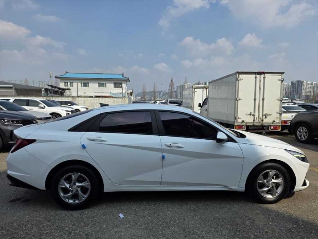 HYUNDAI Avante - Vista 7