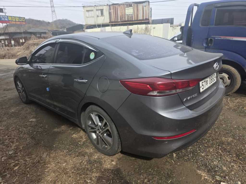 HYUNDAI Avante - Vista 6