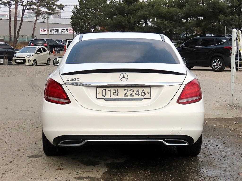 Mercedes Benz C Class - Vista 4