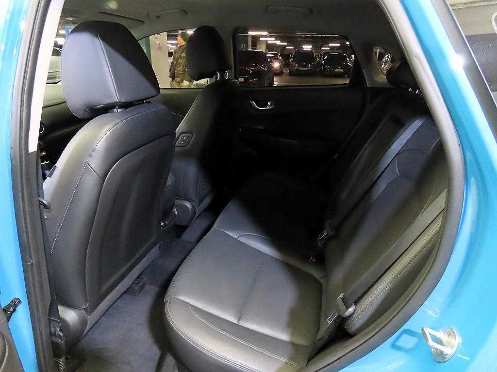 HYUNDAI Kona - Vista 7