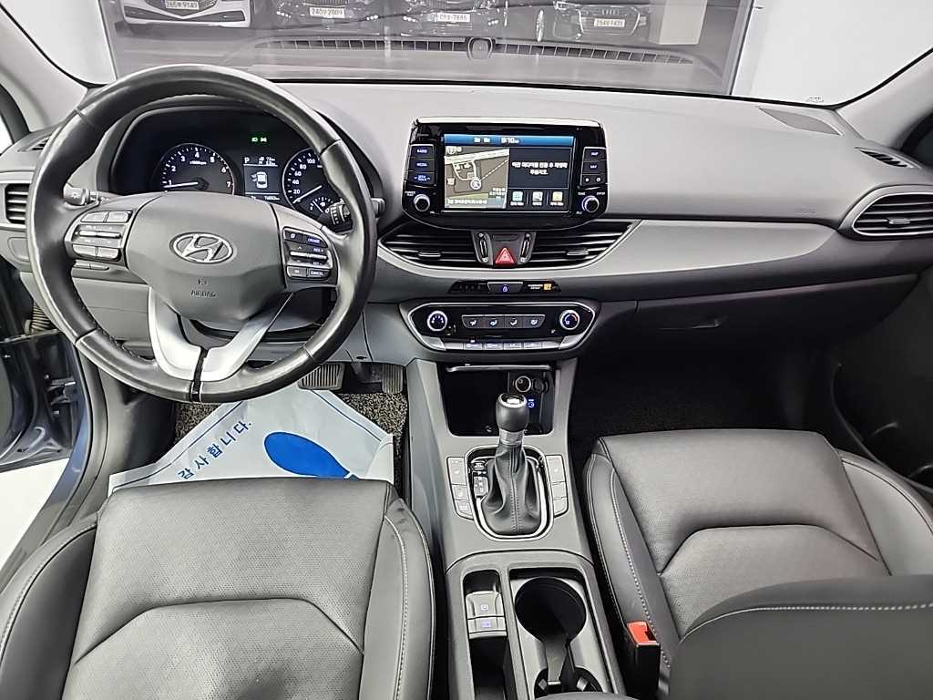 HYUNDAI i30 - Vista 7