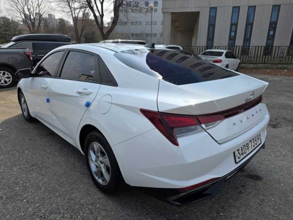 HYUNDAI Avante - Vista 4