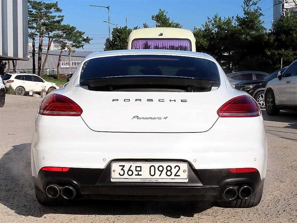Porsche Panamera - Vista 4