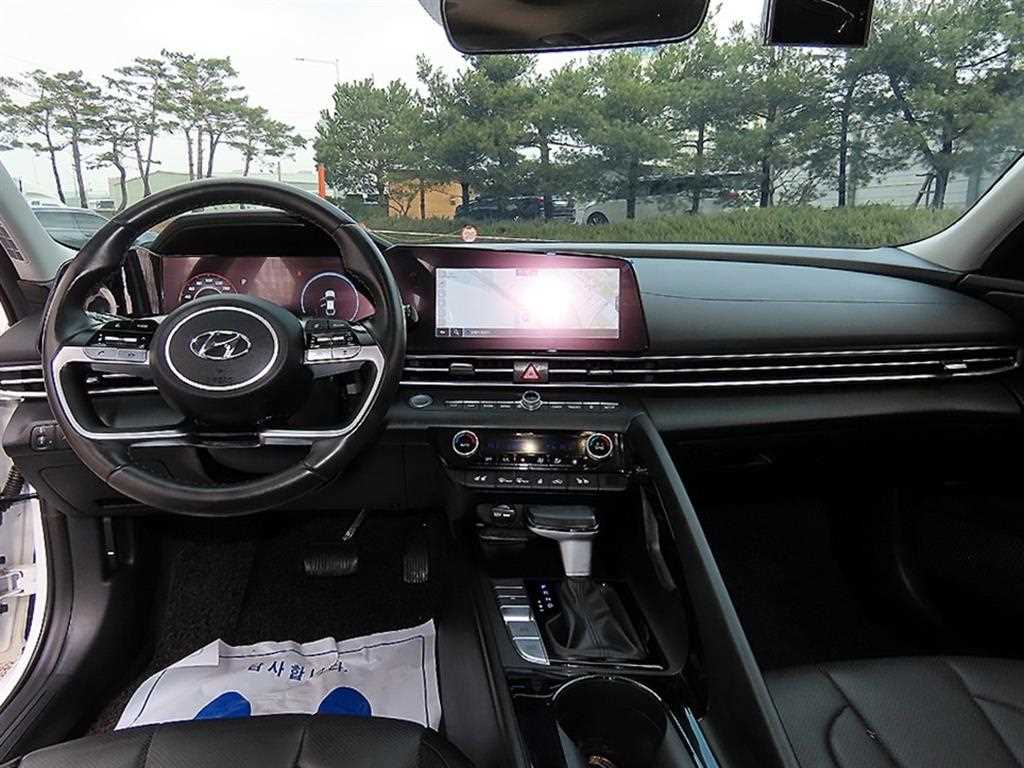 HYUNDAI Avante - Vista 7