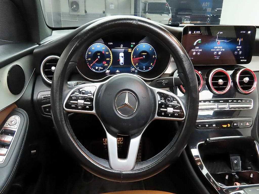 Mercedes Benz GLC Class - Vista 7