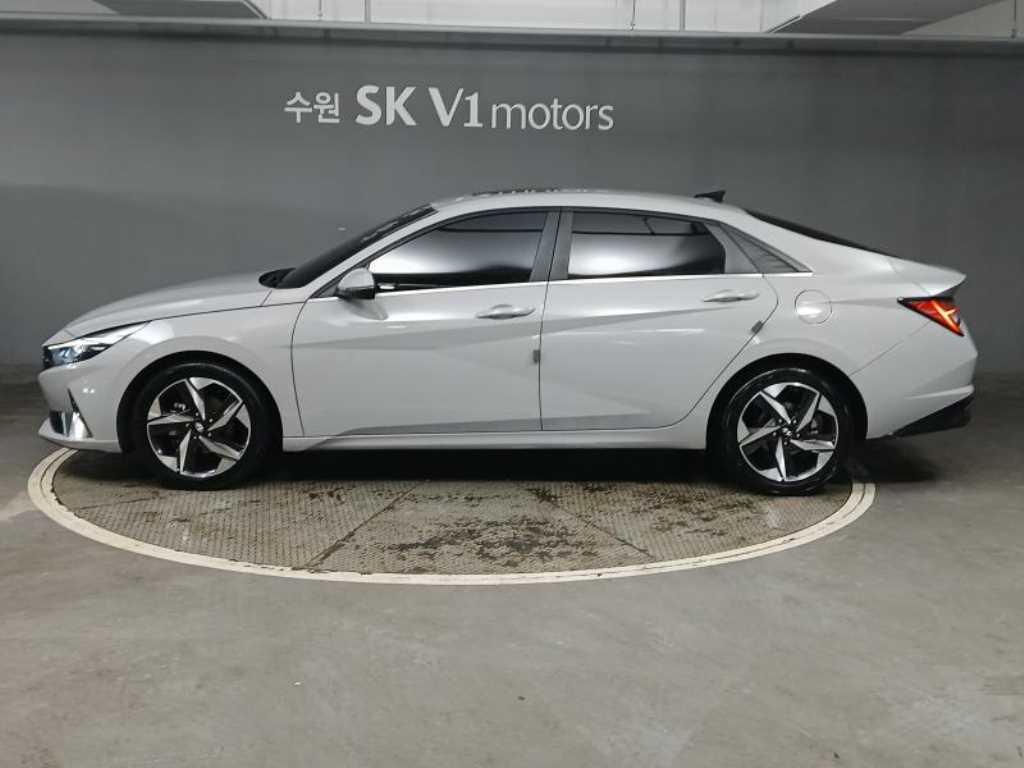 HYUNDAI Avante - Vista 2