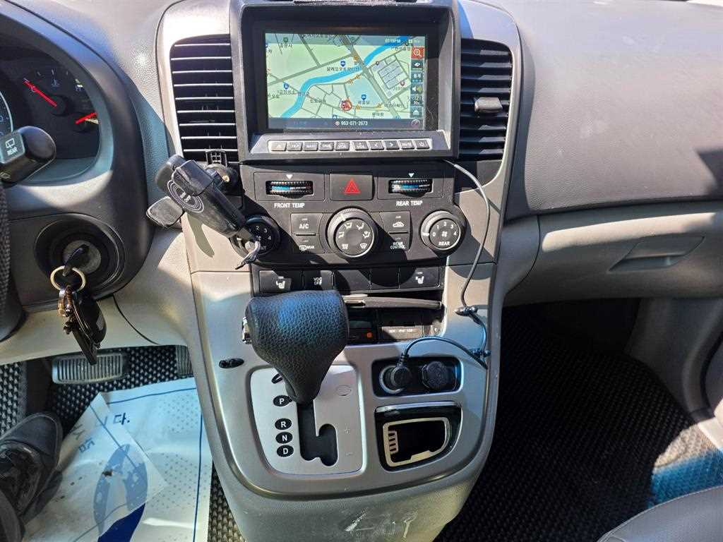 KIA Carnival - Vista 7