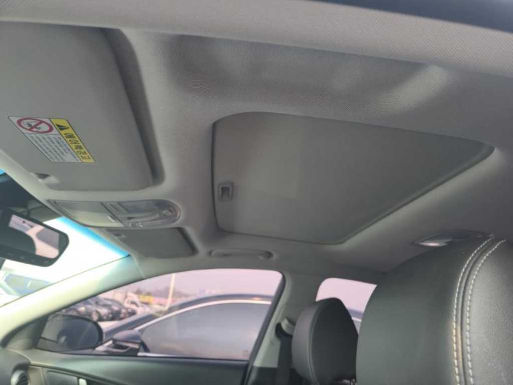 HYUNDAI Kona - Vista 11