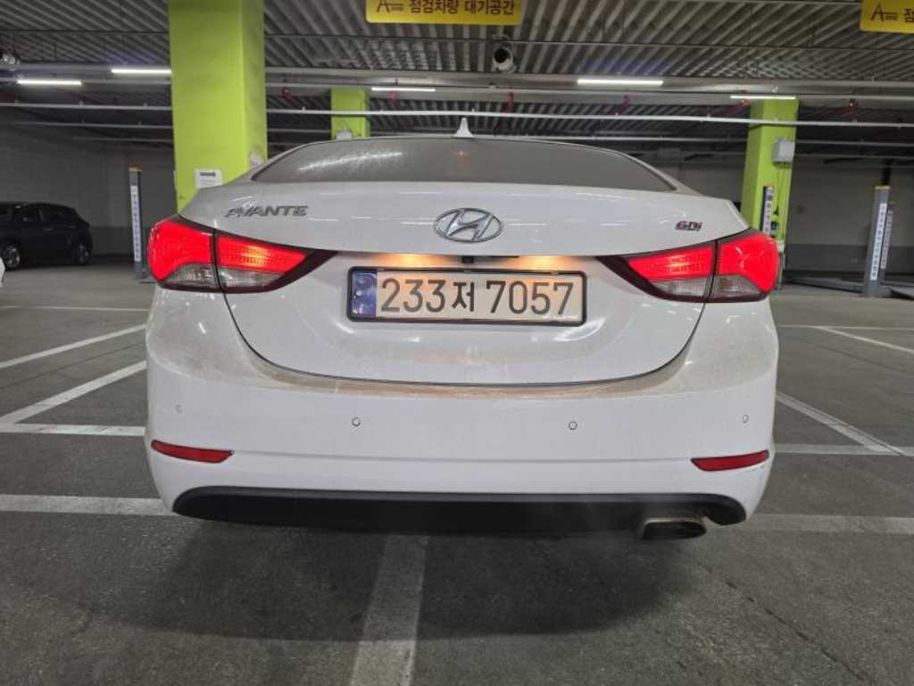 HYUNDAI Avante - Vista 3
