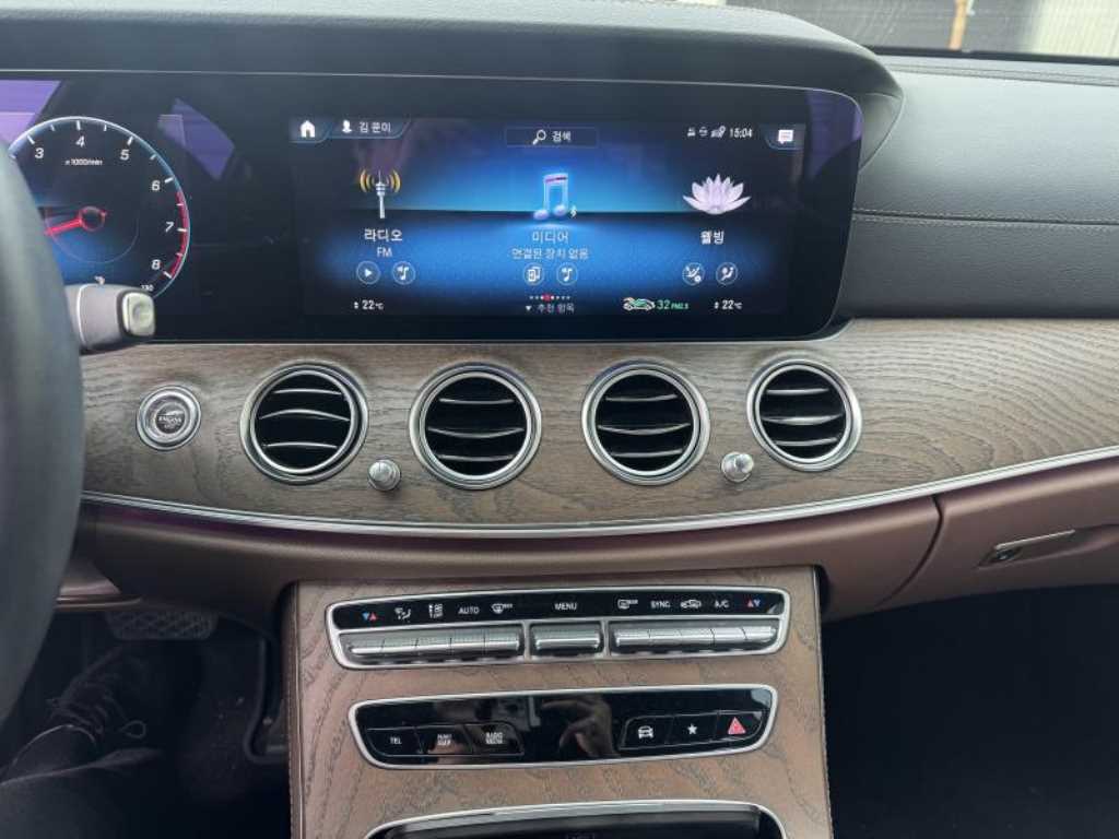 Mercedes Benz E class - Vista 12