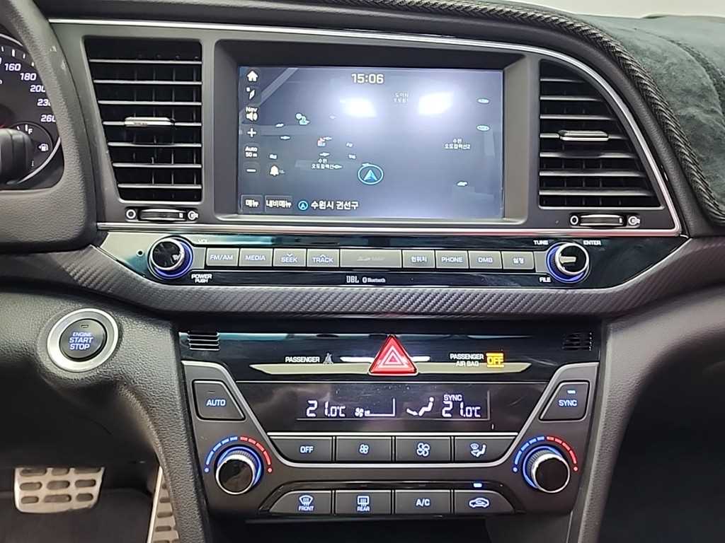 HYUNDAI Avante - Vista 10