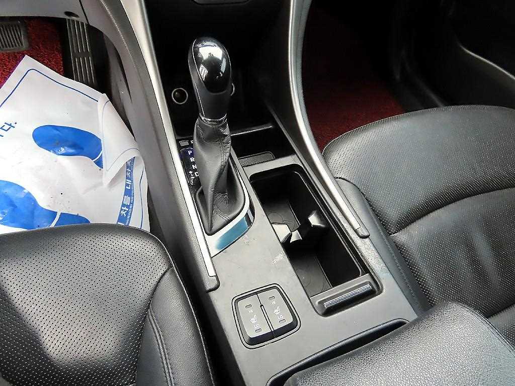 HYUNDAI Sonata 2012 Blanco - Importación desde Corea - HF Imports Iquique - Foto 13