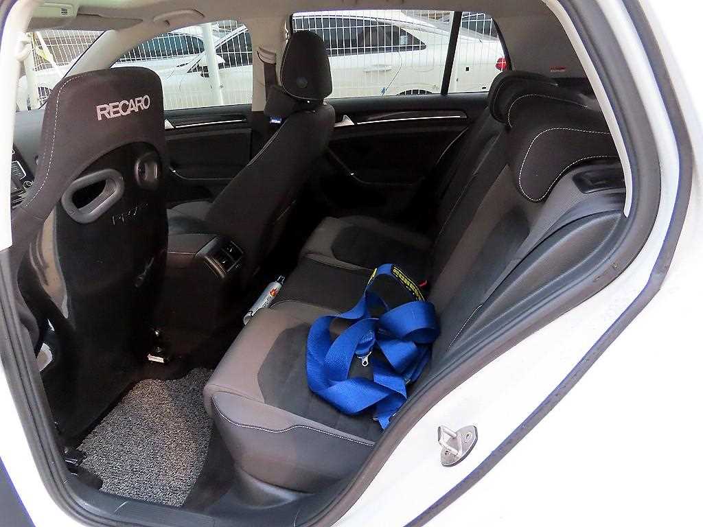 Volkswagen Golf - Vista 6