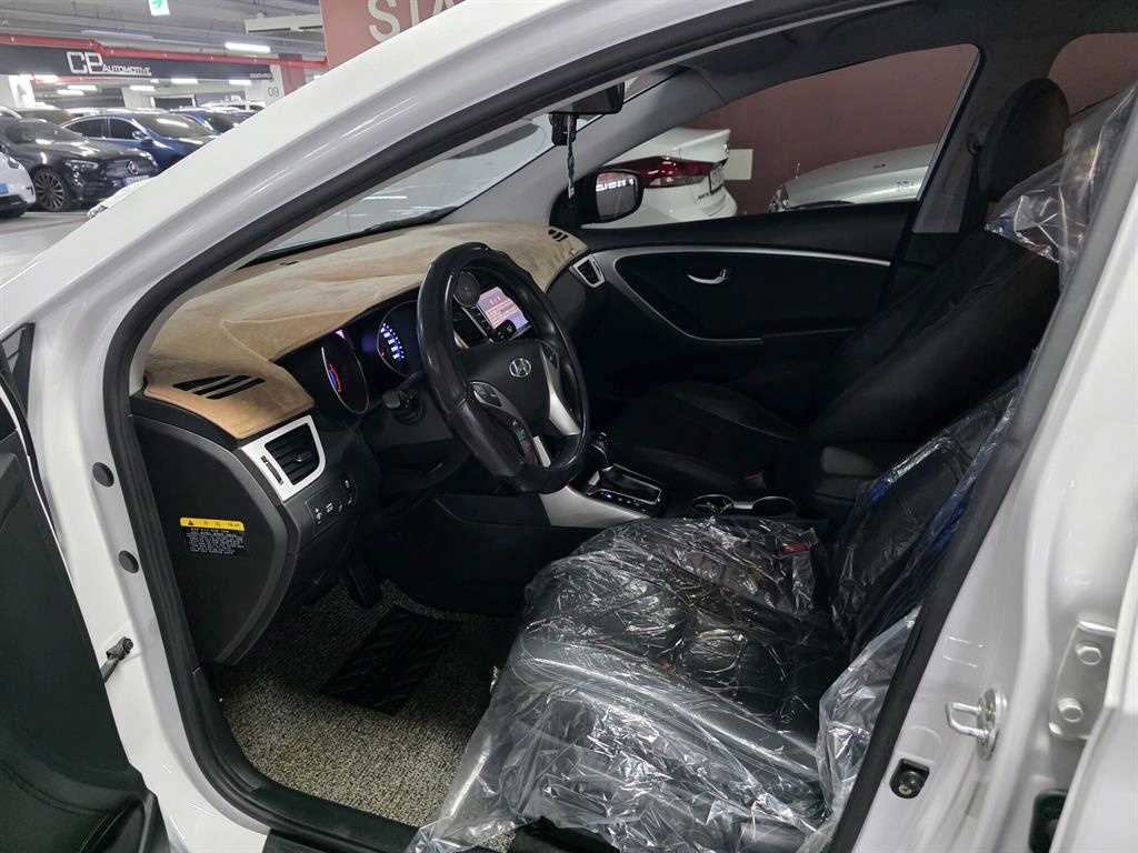 HYUNDAI i30 - Vista 7