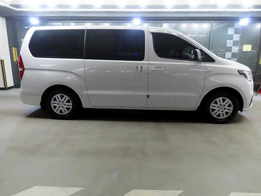 HYUNDAI Starex - Vista 3