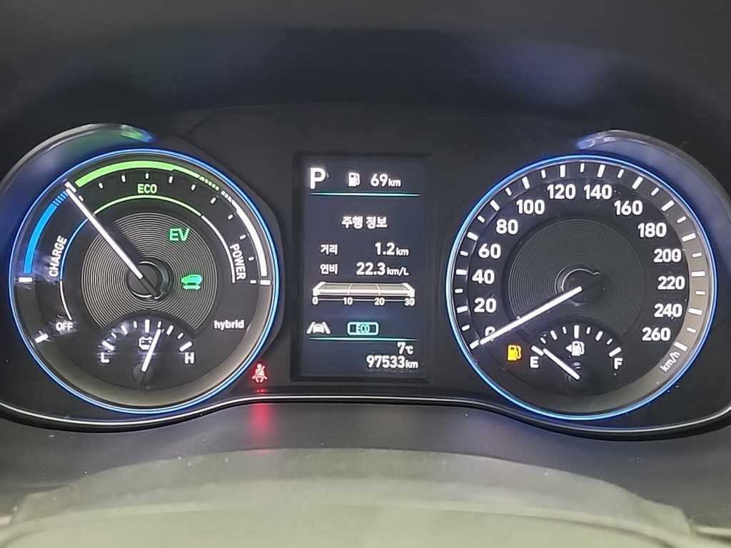 HYUNDAI Kona - Vista 6