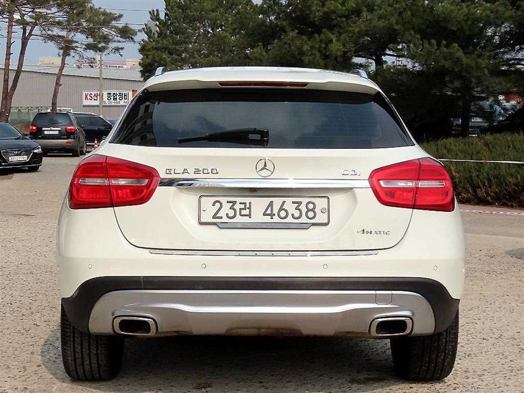 Mercedes Benz GLA Class - Vista 4