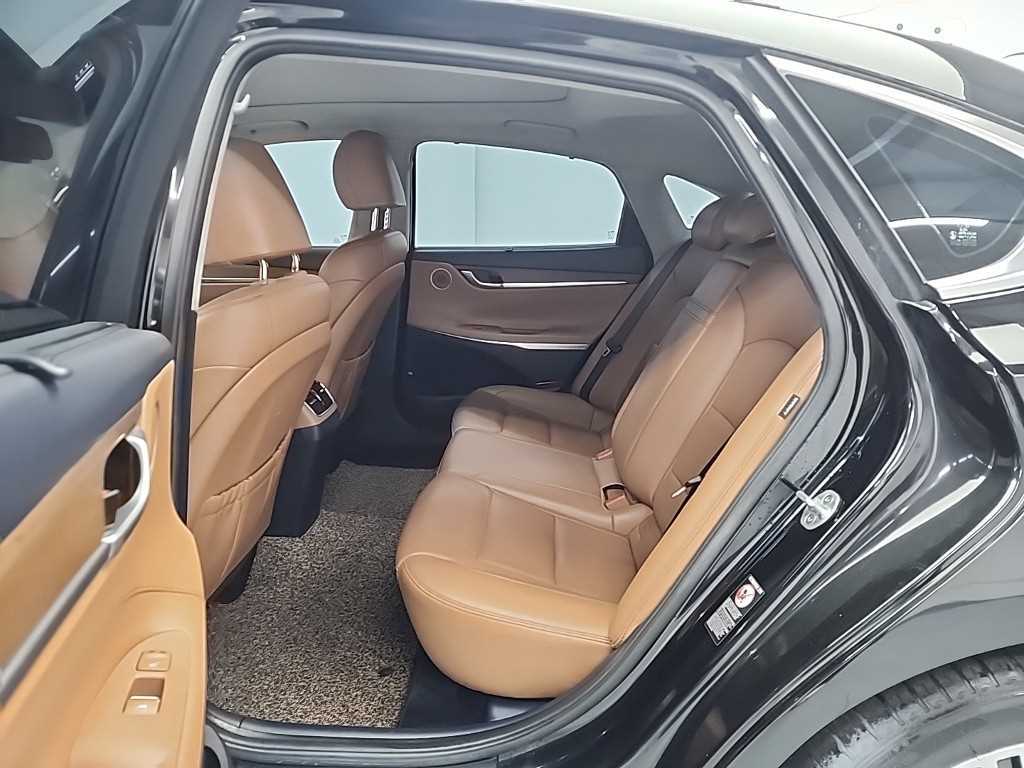 HYUNDAI Grandeur - Vista 11