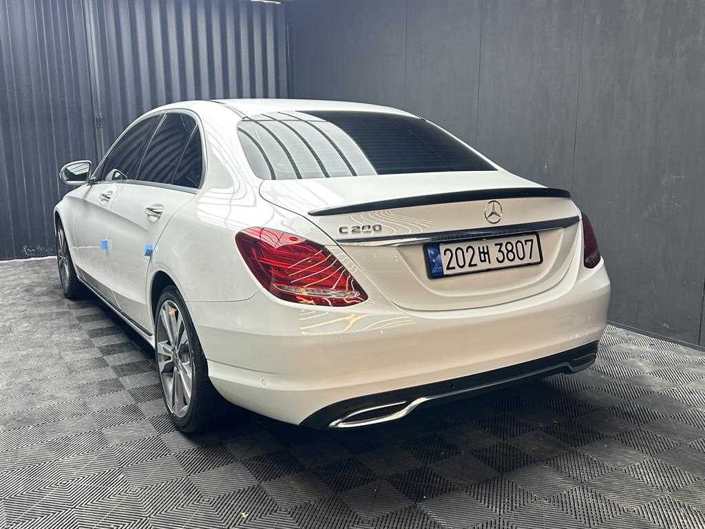 Mercedes Benz C Class - Vista 4