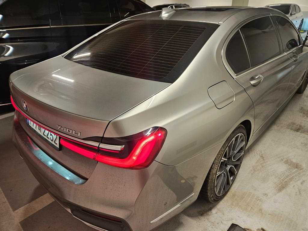 BMW 7 Series - Vista 5