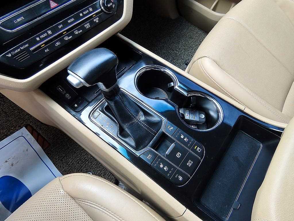 KIA Carnival - Vista 11