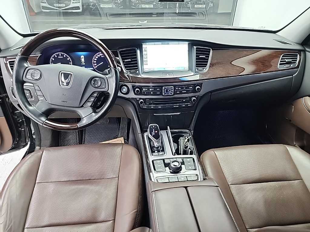 HYUNDAI Equus - Vista 7