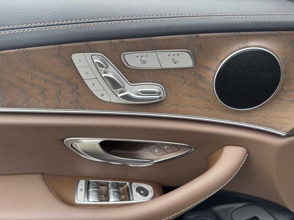 Mercedes Benz E class - Vista 8