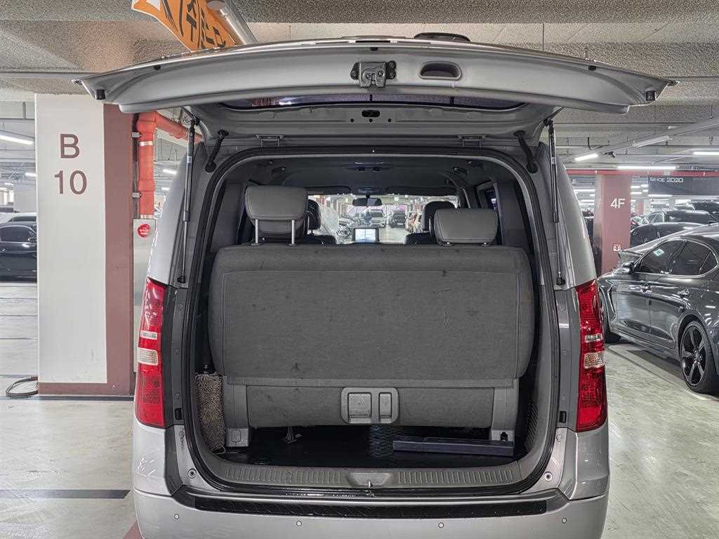 HYUNDAI Starex - Vista 6