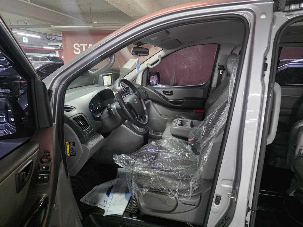 HYUNDAI Starex - Vista 9