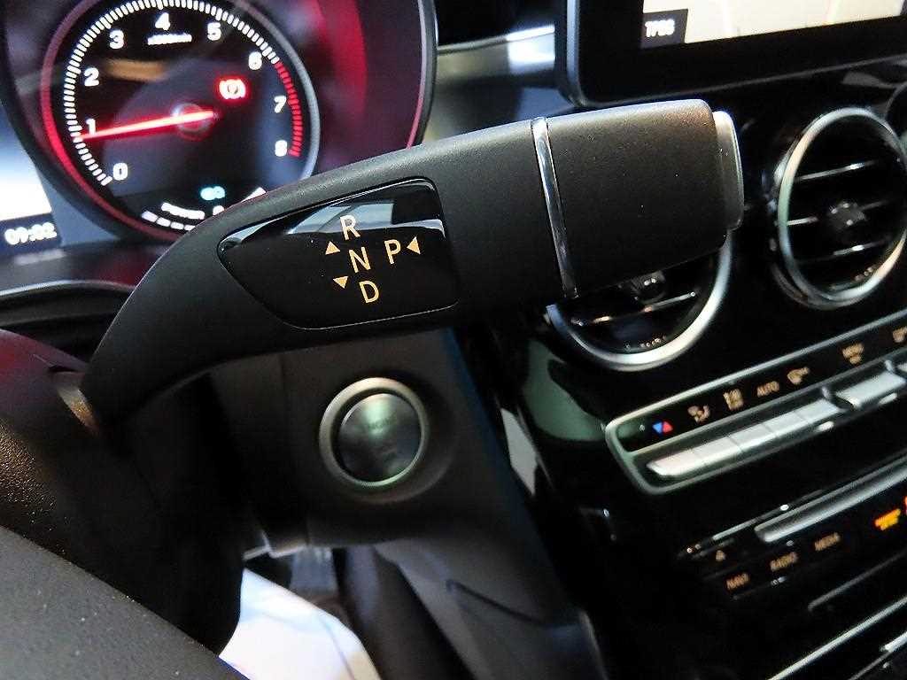 Mercedes Benz GLC Class - Vista 12