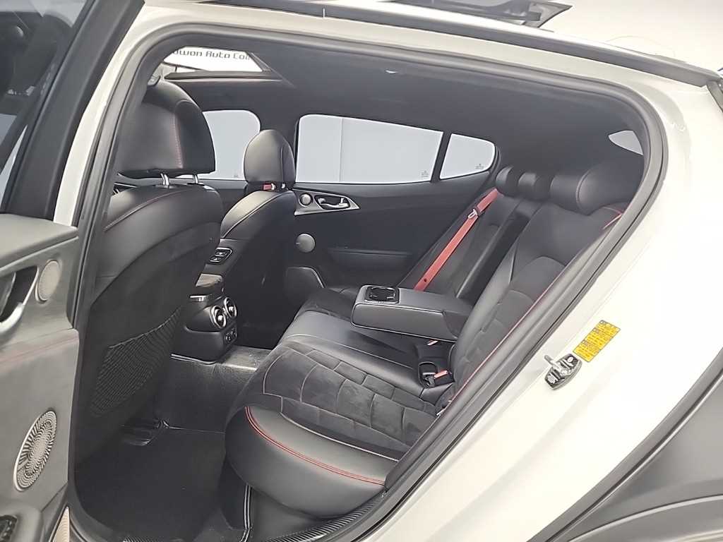 KIA Stinger - Vista 12