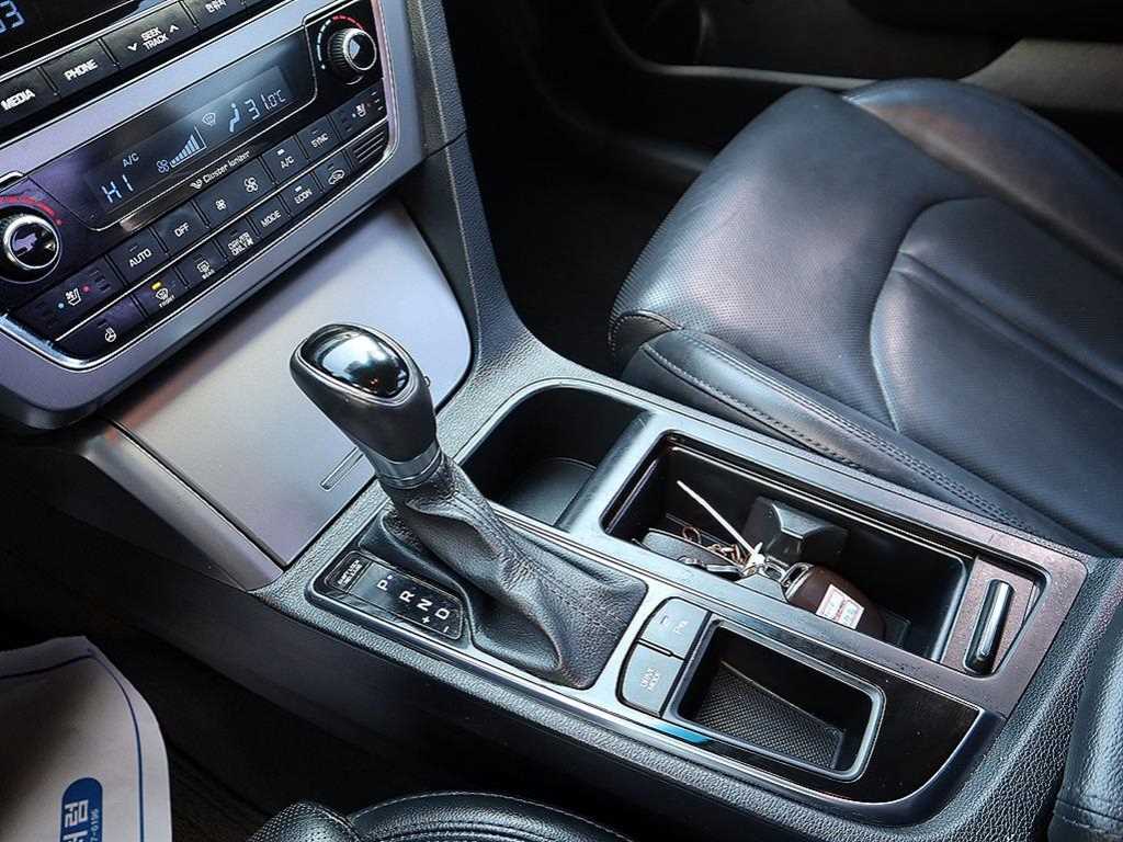 HYUNDAI Sonata - Vista 12