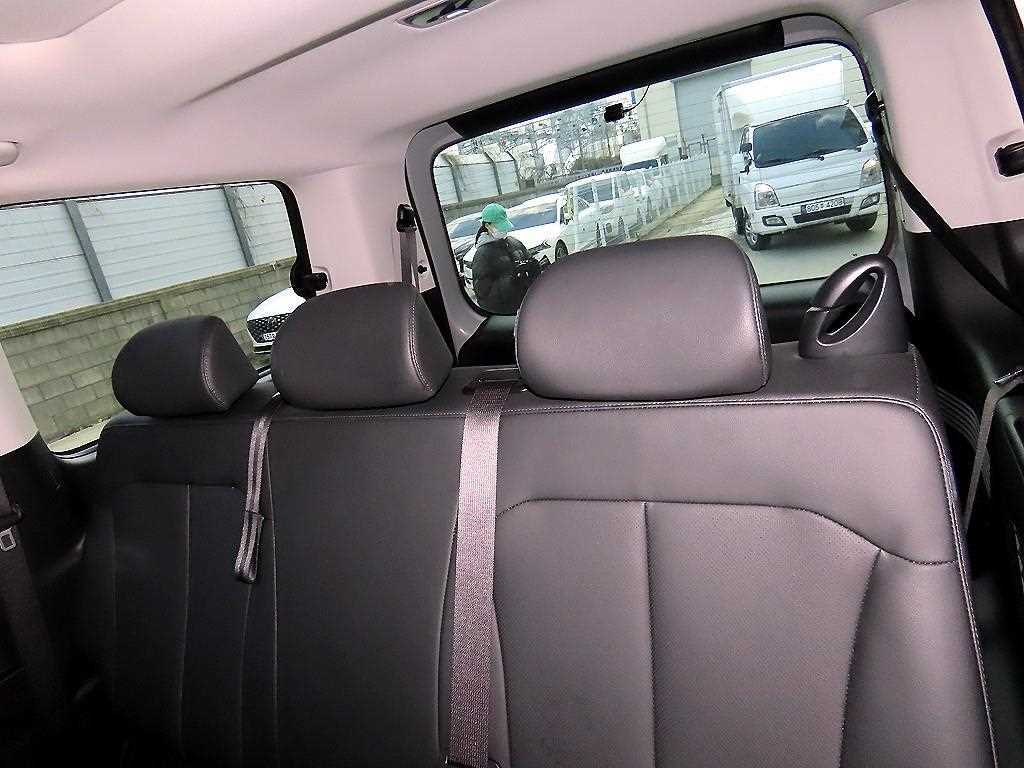 HYUNDAI Staria - Vista 6