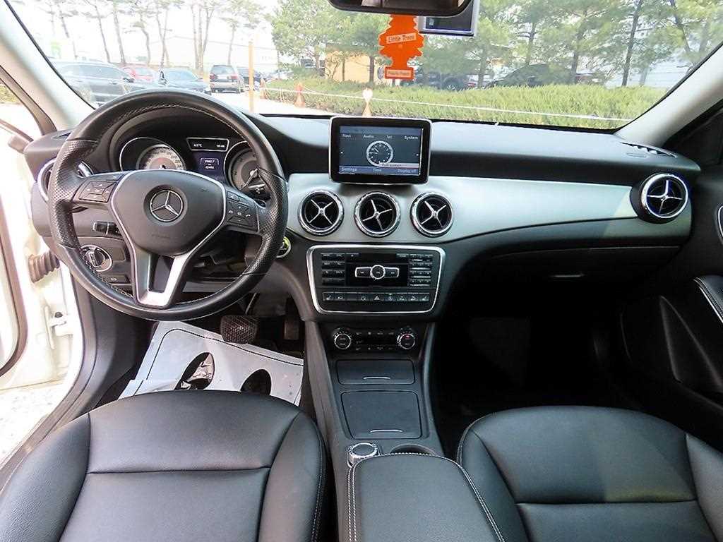 Mercedes Benz GLA Class - Vista 7