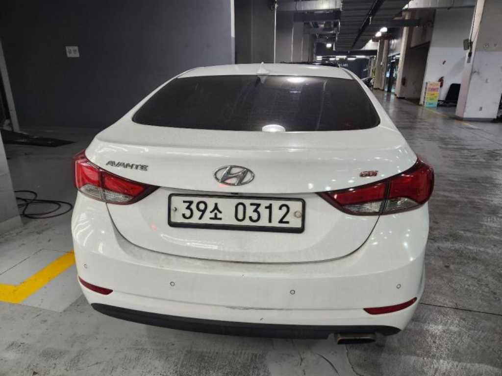 HYUNDAI Avante - Vista 2