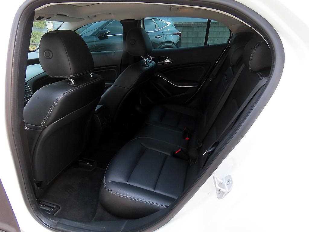 Mercedes Benz GLA Class - Vista 6