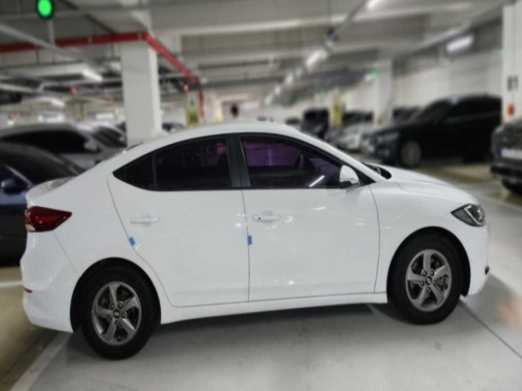 HYUNDAI Avante - Vista 4