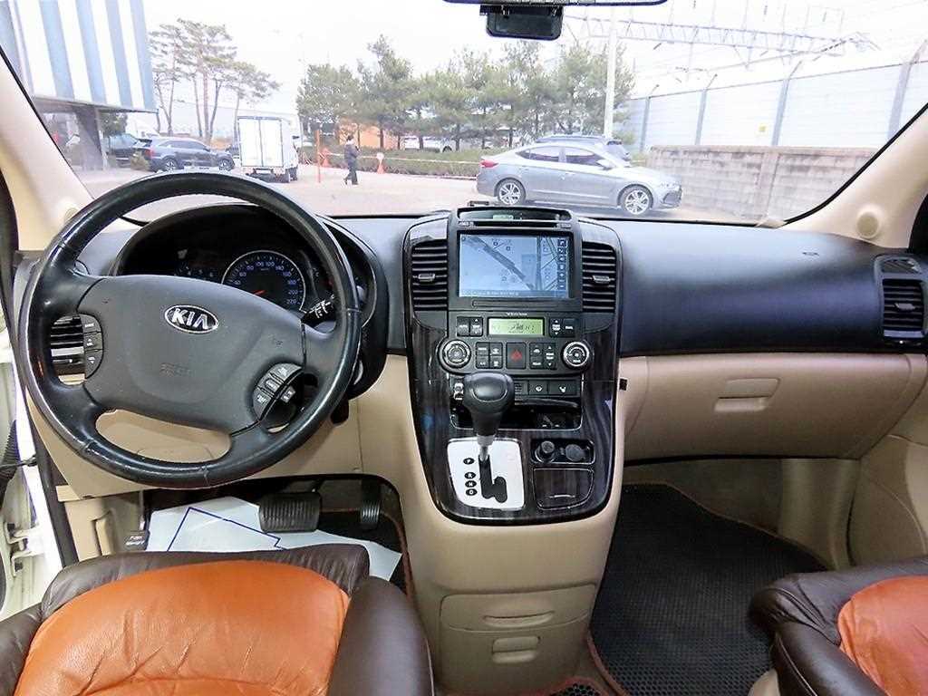 KIA Carnival - Vista 7