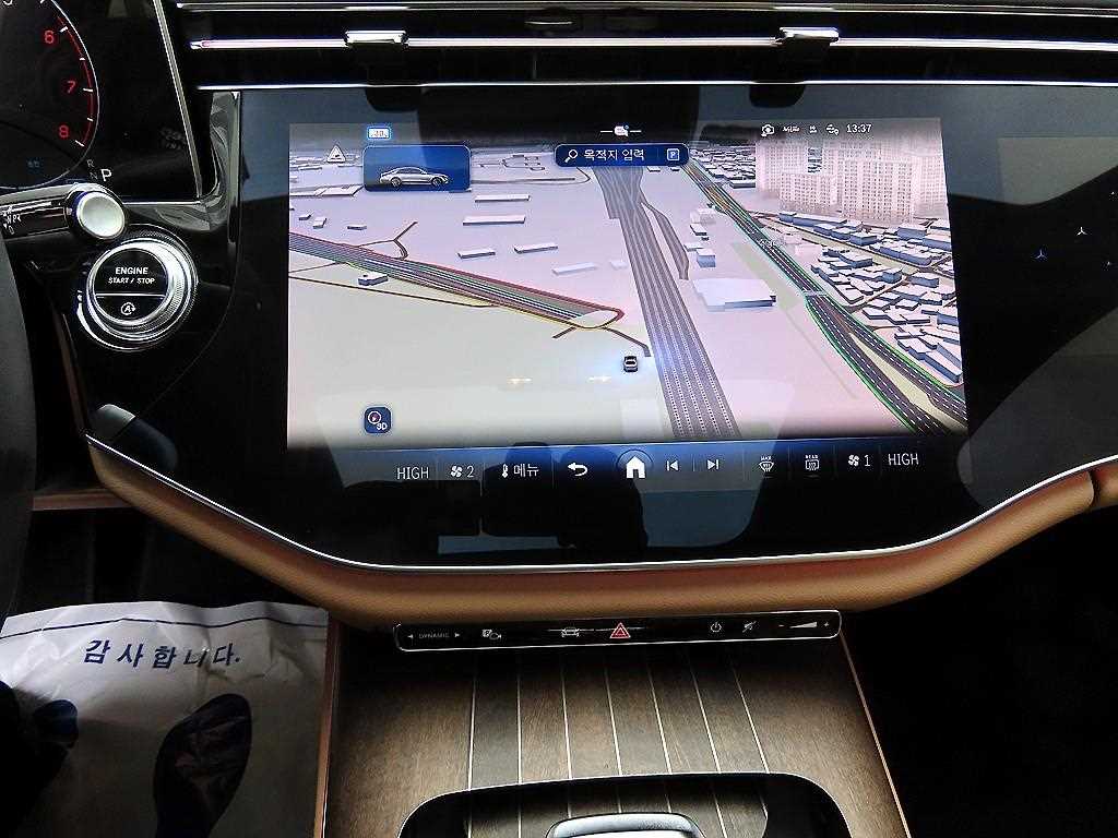 Mercedes Benz E class - Vista 12