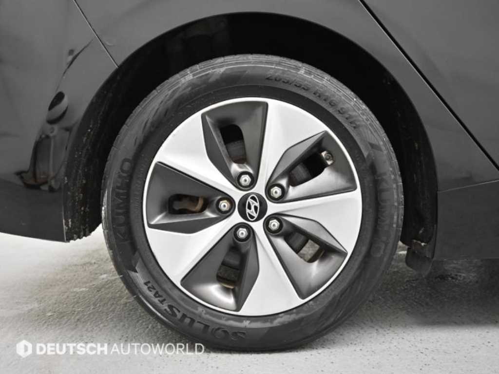 HYUNDAI Ioniq - Vista 5